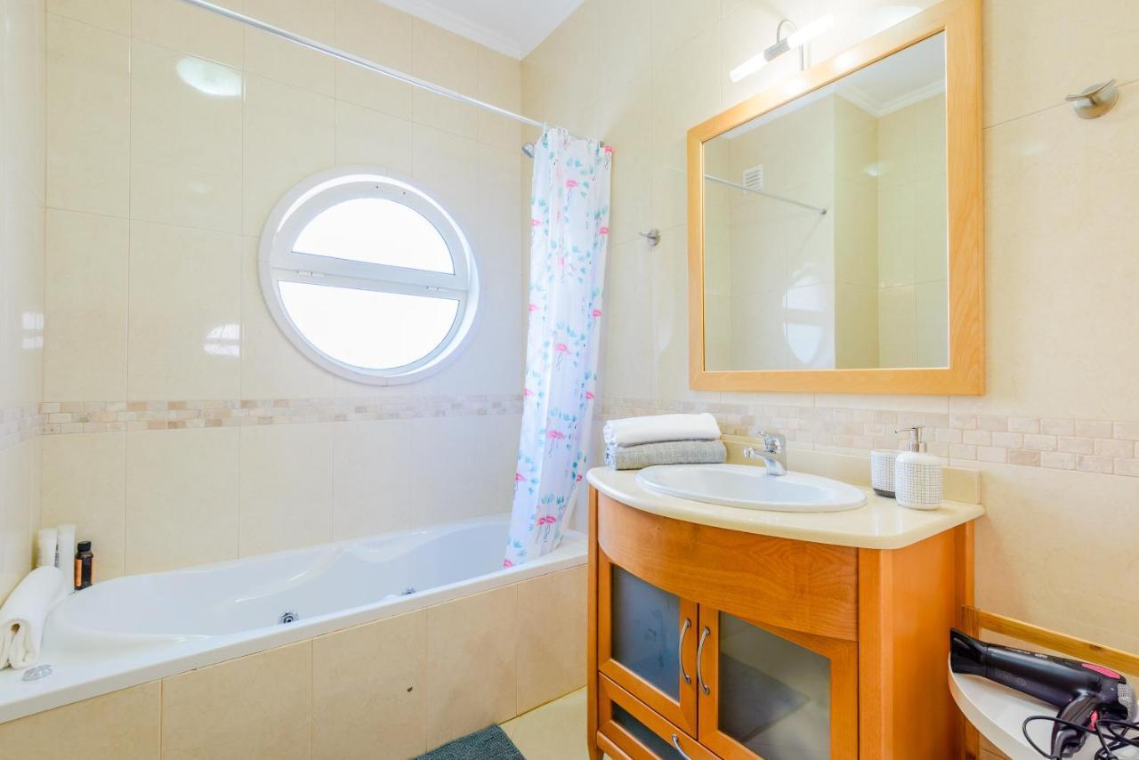 Bnb Homes Ocean View Apartment With Huge Sunny Terrace, 2 Swimming Pools & Tennis Court Albufeira Esterno foto